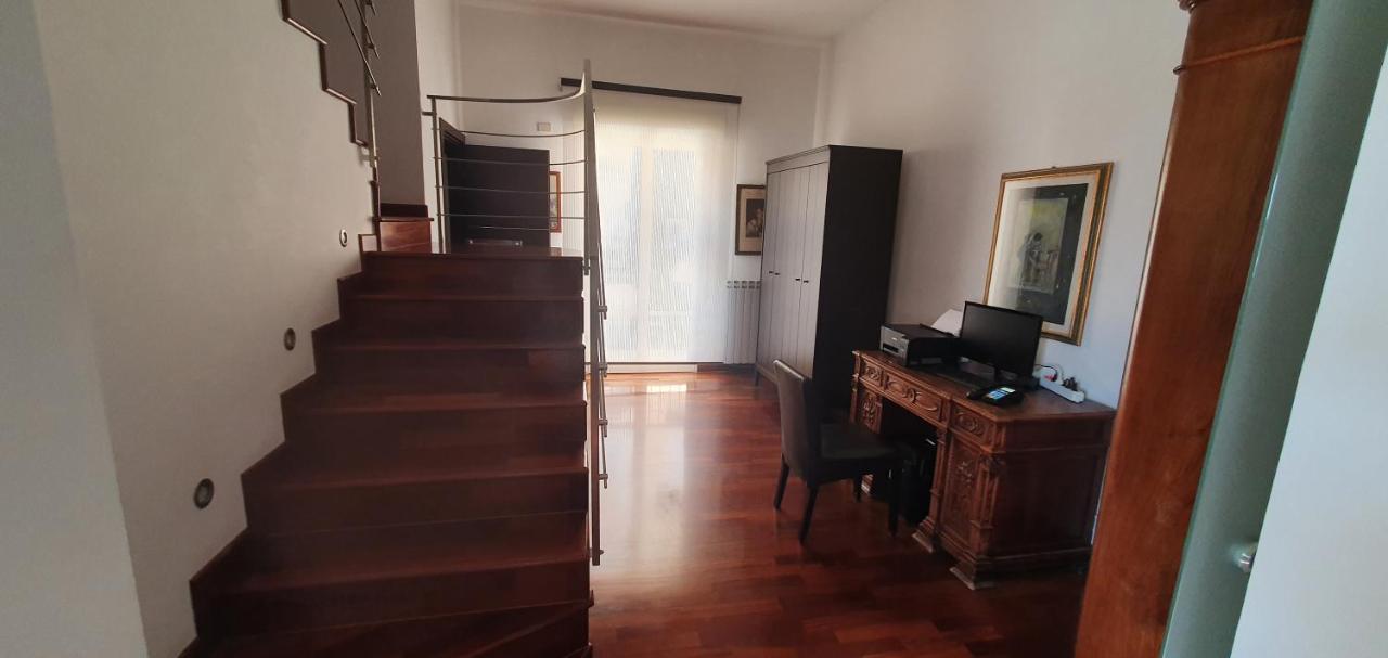 Lindos Bed & Breakfast Gela Bagian luar foto