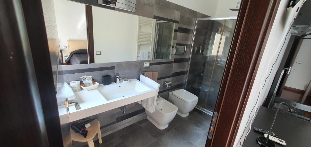 Lindos Bed & Breakfast Gela Bagian luar foto